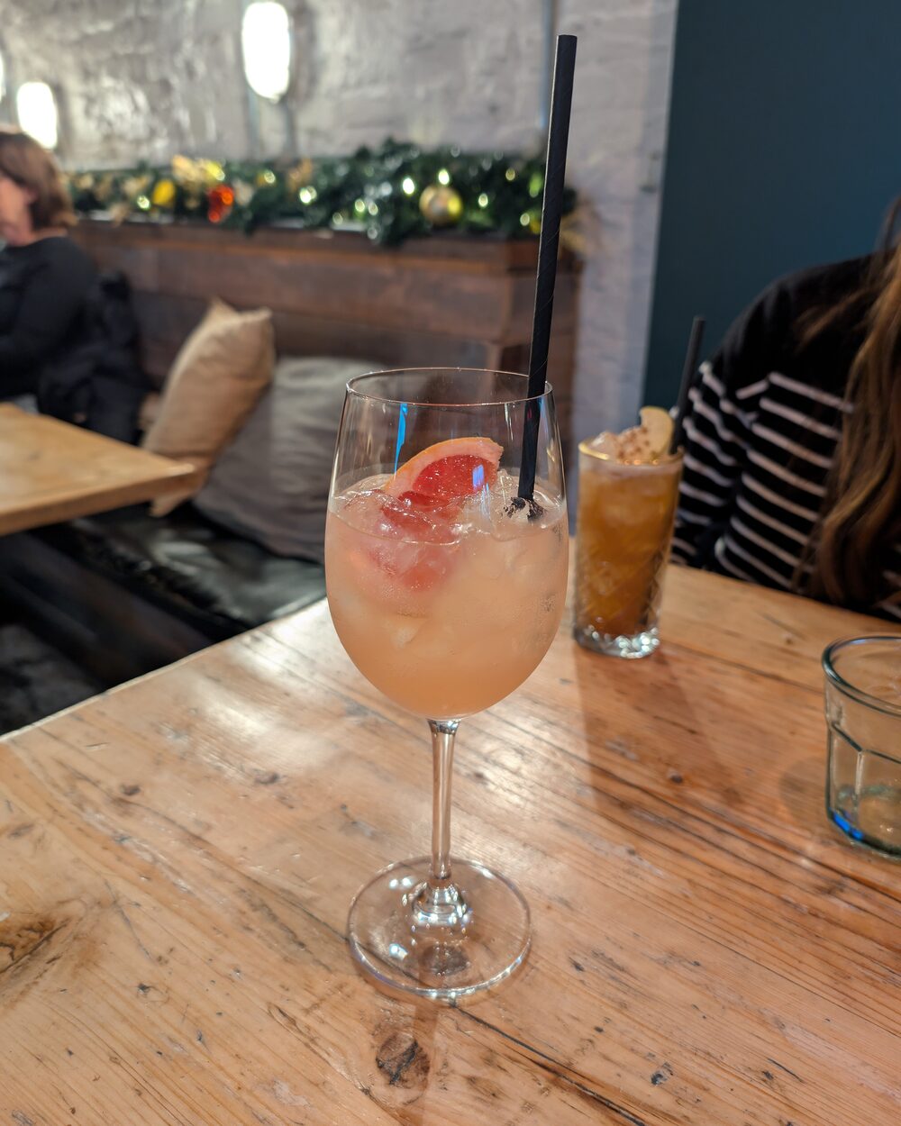Bright spritz at a caf&eacute; table